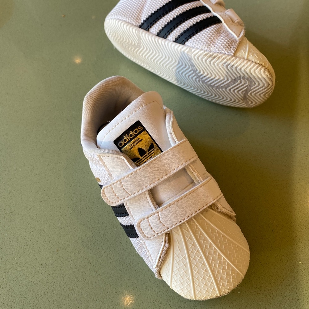Adidas Superstar toddler Sneaker size 5